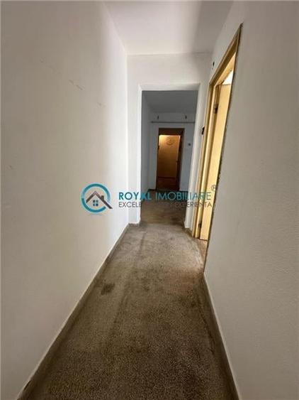 Apartament cu 3 camere semidecomandat în Vest