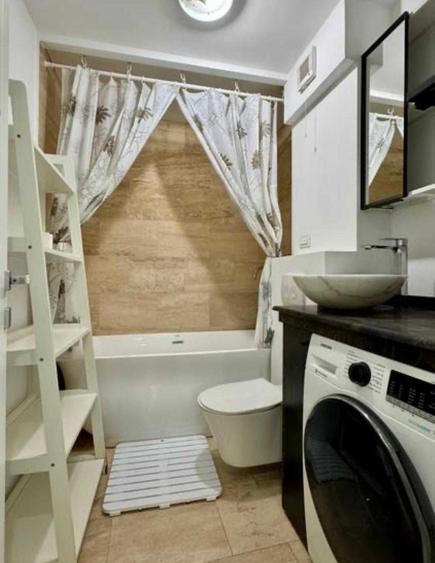 Apartament cu 3 camere semidecomandat în Obor