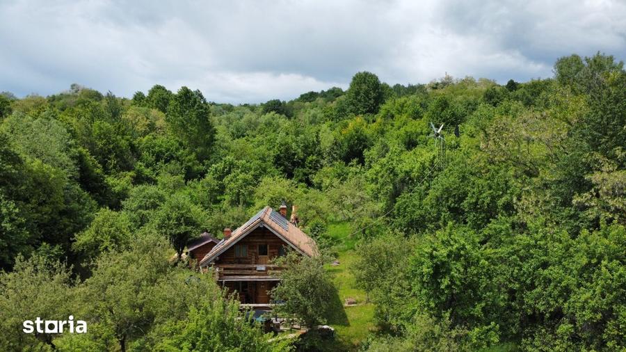 Casă cu Teren 31000 Mp în Corbi