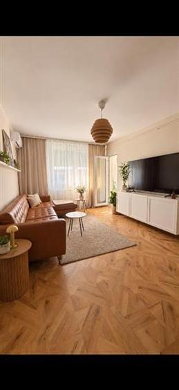 Apartament cu 4 camere decomandat în Dristor