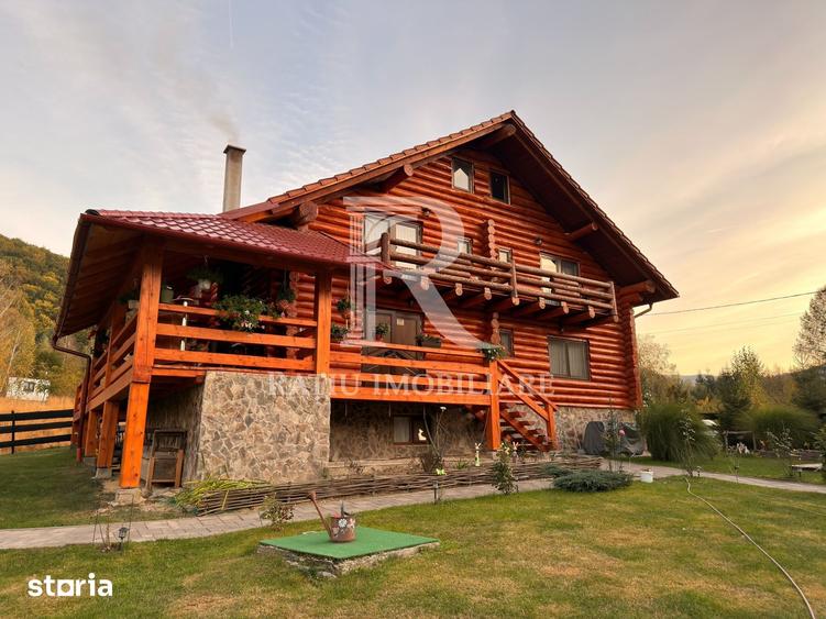 Casă cu 8 camere cu Teren 1546 Mp în Bulz