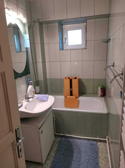 Apartament cu 3 camere decomandat în Exterior Vest