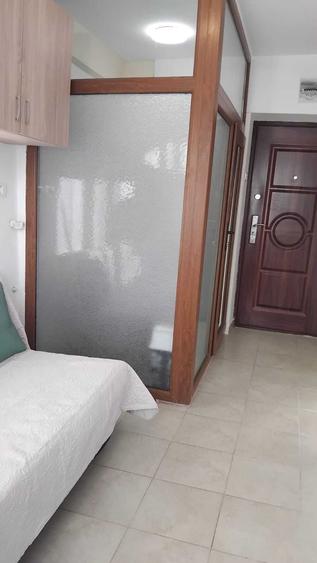 Garsonieră în Vest