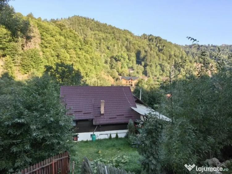 Casă cu 11 camere cu Teren 1560 Mp în Moieciu