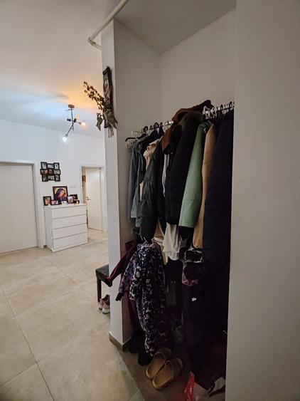 Apartament cu 3 camere decomandat în Ghiroda