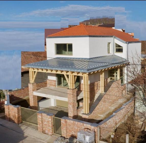 Casă individuală cu 4 camere cu Canalizare în Dâmbul Rotund