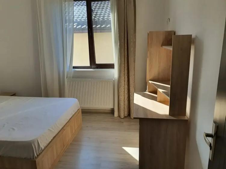 Apartament cu 3 camere decomandat, mobilat în Titan