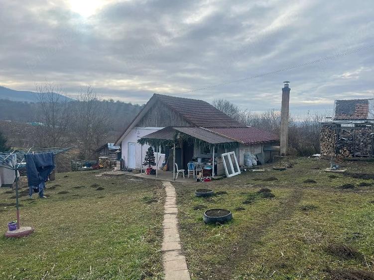 Casă cu 2 camere cu Teren 5800 Mp în Herina