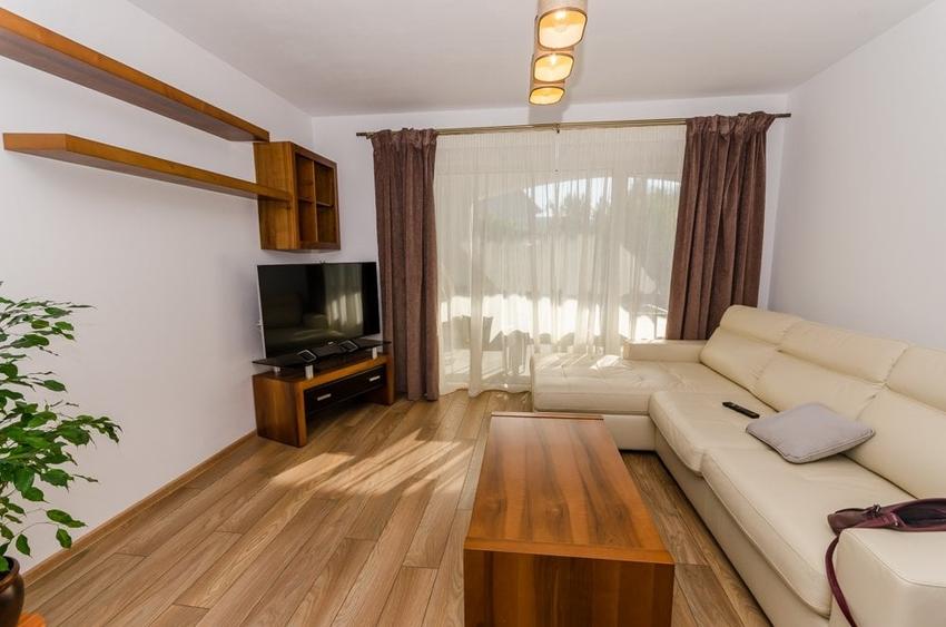 Apartament cu 3 camere decomandat, mobilat în Șelimbăr