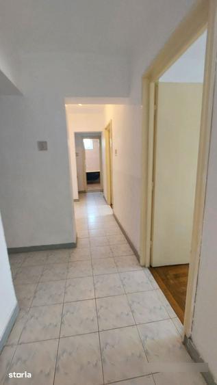 Apartament cu 3 camere semidecomandat în Est