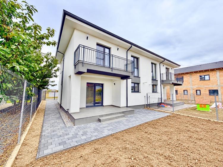 Duplex cu 4 camere cu Canalizare în Moșnița Nouă