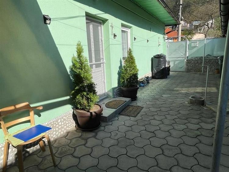 Casă cu 4 camere cu Garaj în Central