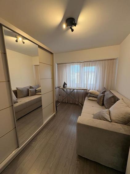 Apartament cu 3 camere decomandat, mobilat în Central