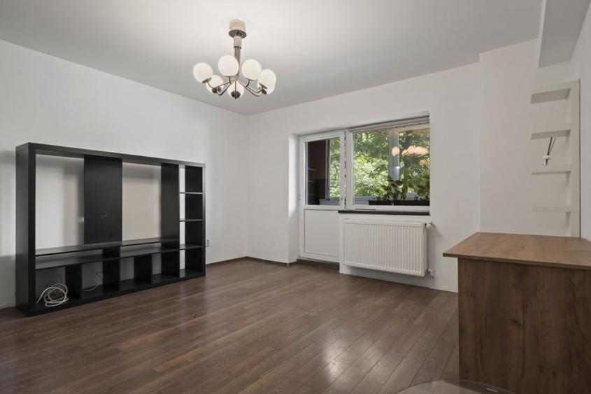 Apartament cu 3 camere decomandat, mobilat în Tei