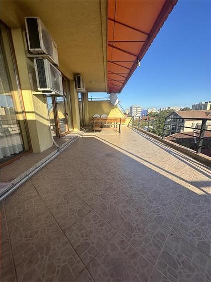 Apartament cu 4 camere decomandat, mobilat în Delfinariu