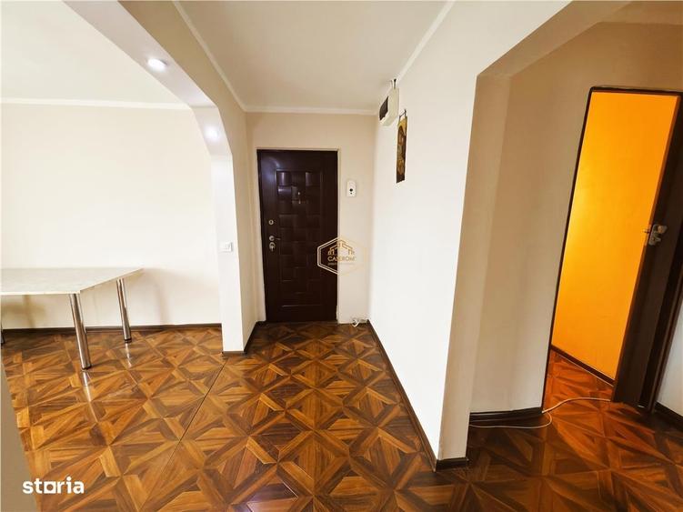 Apartament cu 3 camere decomandat în Micro 16