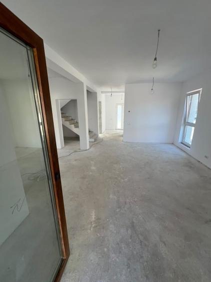 Duplex cu 4 camere cu Canalizare în Vladimirescu