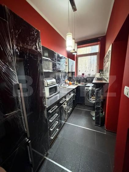 Apartament cu 3 camere semidecomandat, mobilat în Traian