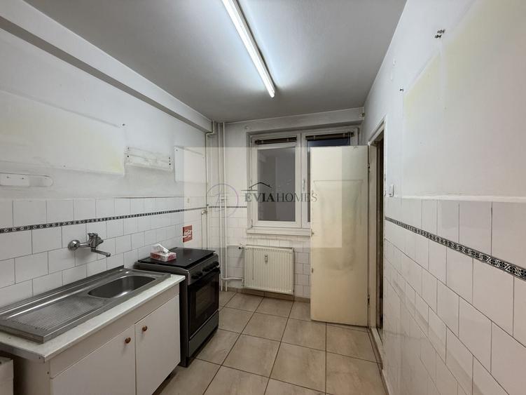 Apartament cu 3 camere semidecomandat în Grigorescu