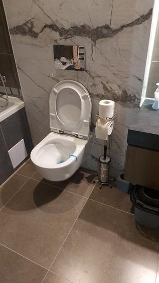 Apartament cu 3 camere decomandat, mobilat în Tractorul