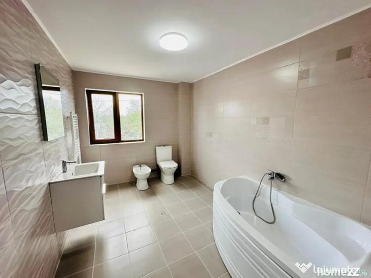 Casă cu 5 camere cu Teren 450 Mp în Central