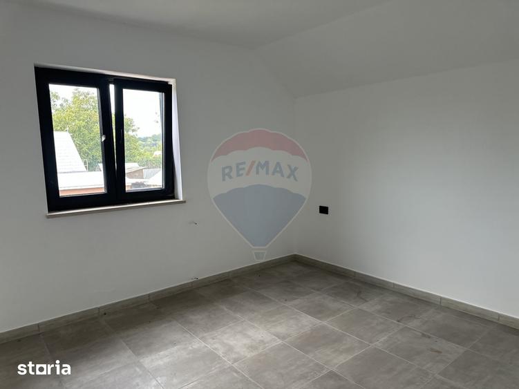 Casa / Vila cu 5 camere de vanzare - 12