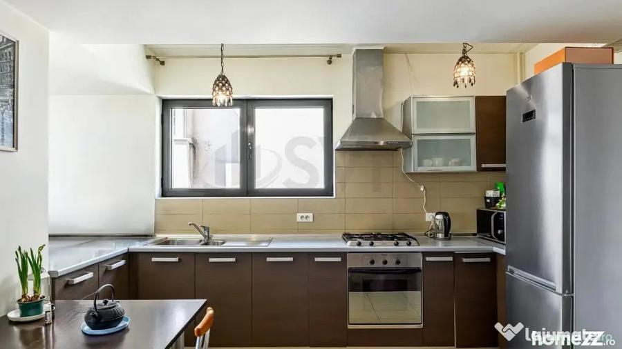 Apartament cu 3 camere decomandat în Victoriei