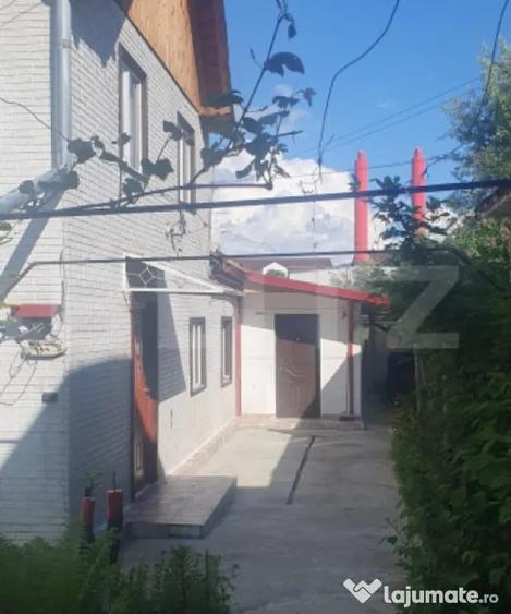 Casă cu 5 camere cu Teren 750 Mp în Central