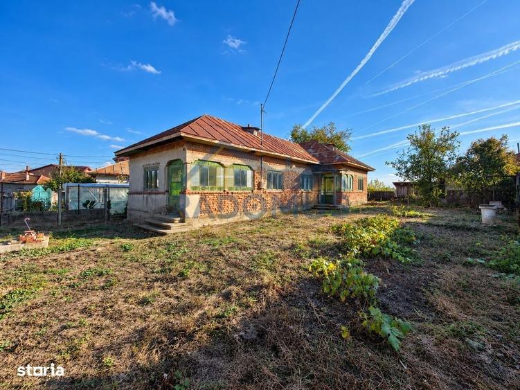 Casă cu 4 camere cu Teren 980 Mp în Poienarii Burchii