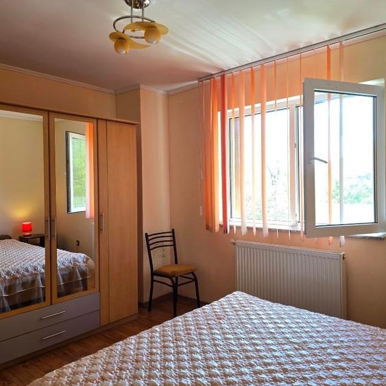 Casă individuală cu 5 camere cu Teren 935 Mp în Central