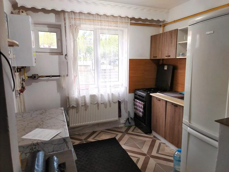 Apartament cu 2 camere semidecomandat, mobilat în Sud