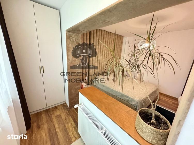 Apartament cu 3 camere semidecomandat în Podu Roș