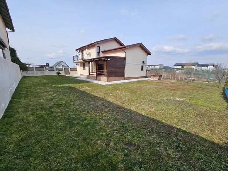 Casă individuală cu 5 camere cu Teren 600 Mp în Gulia
