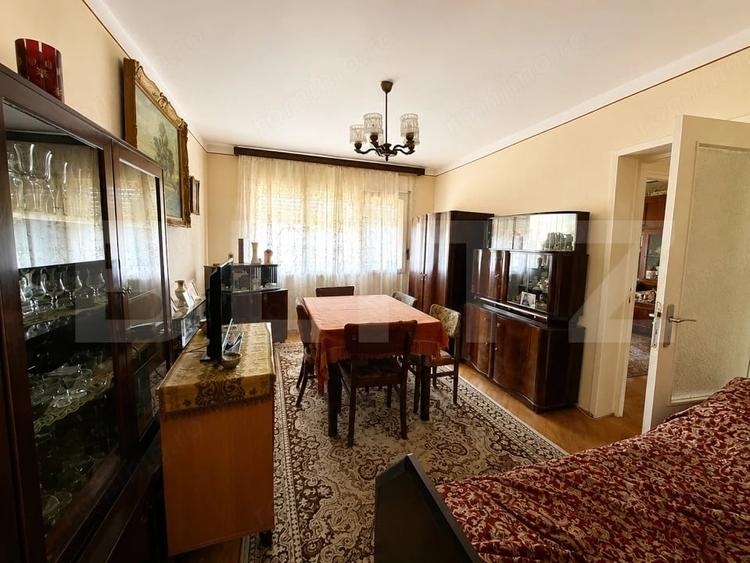 Apartament cu 4 camere decomandat în Careiului