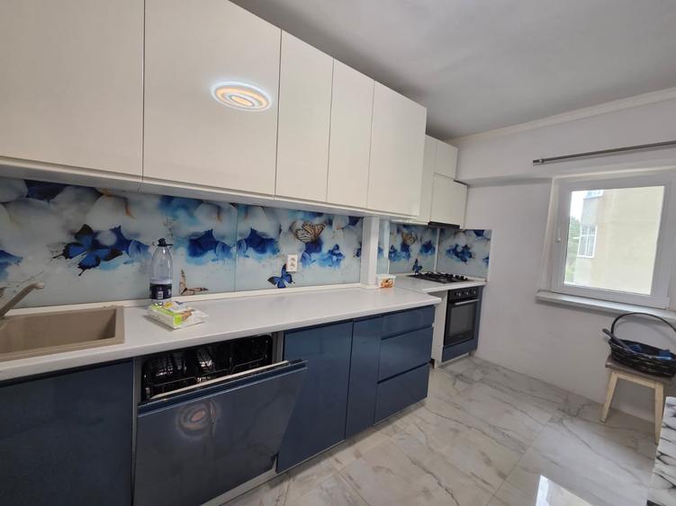 Apartament cu 3 camere decomandat în Dacia
