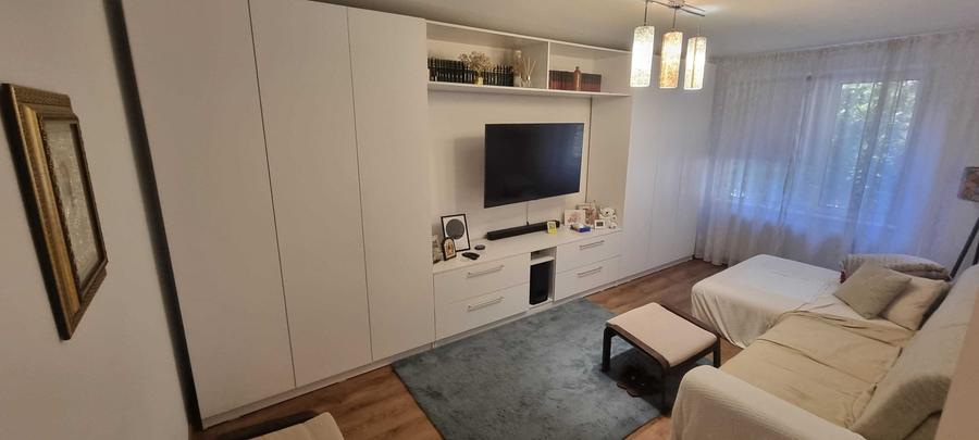 Apartament cu 3 camere decomandat în Mărgeanului