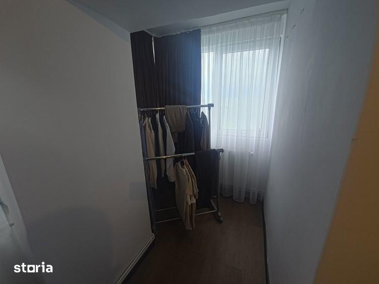 Apartament cu 3 camere decomandat, mobilat în Delfinariu