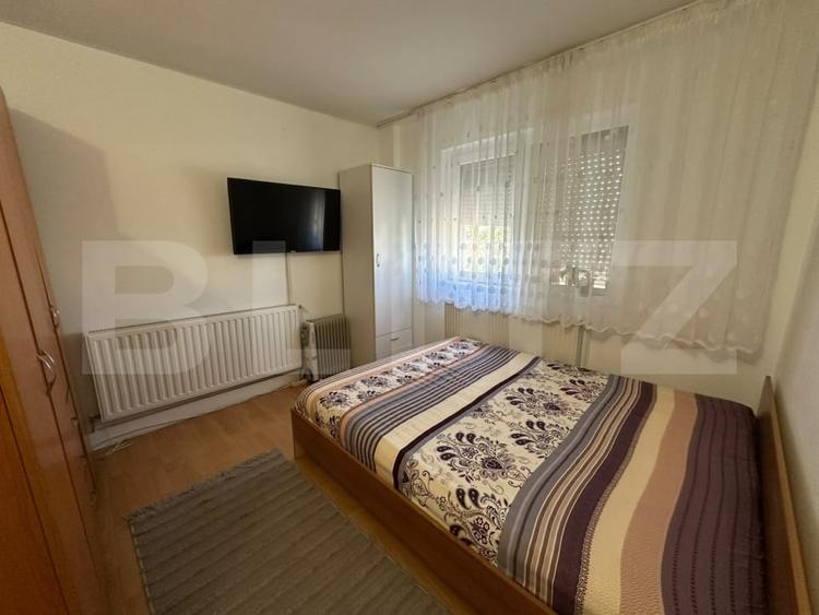 Apartament cu 3 camere semidecomandat, mobilat în Craiovița Nouă