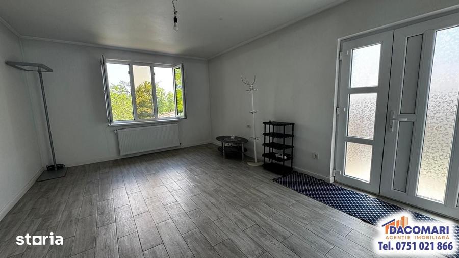 Casă cu 4 camere cu Teren 1323 Mp în Piscu