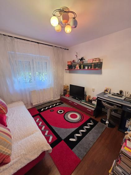 Apartament cu 3 camere decomandat în Aradului