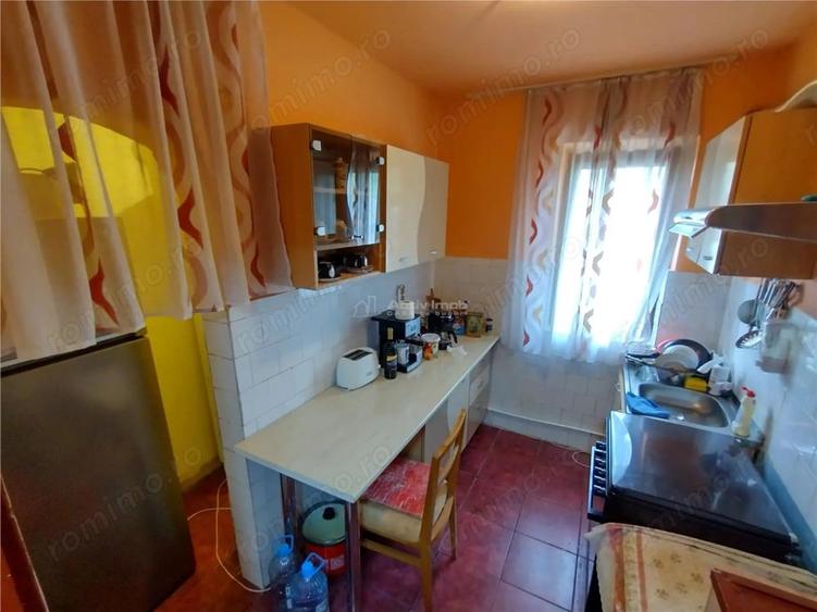 Apartament cu 3 camere decomandat în Bozovici
