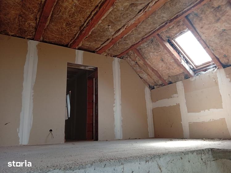 Casă cu 7 camere cu Teren 4500 Mp în Iratoșu