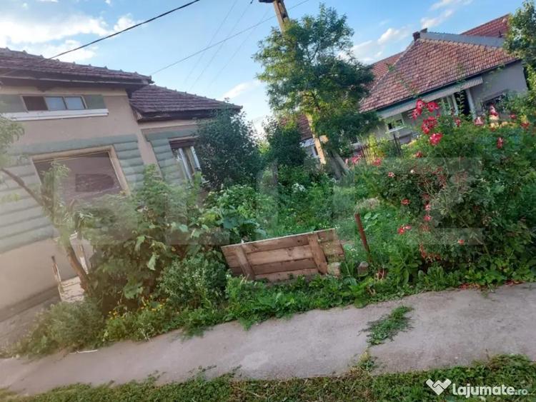 Casă cu 2 camere cu Teren 2860 Mp în Botiz