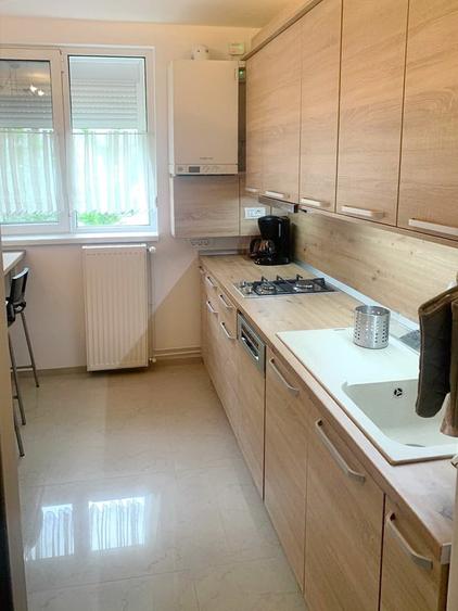 Apartament cu 3 camere decomandat în Titan