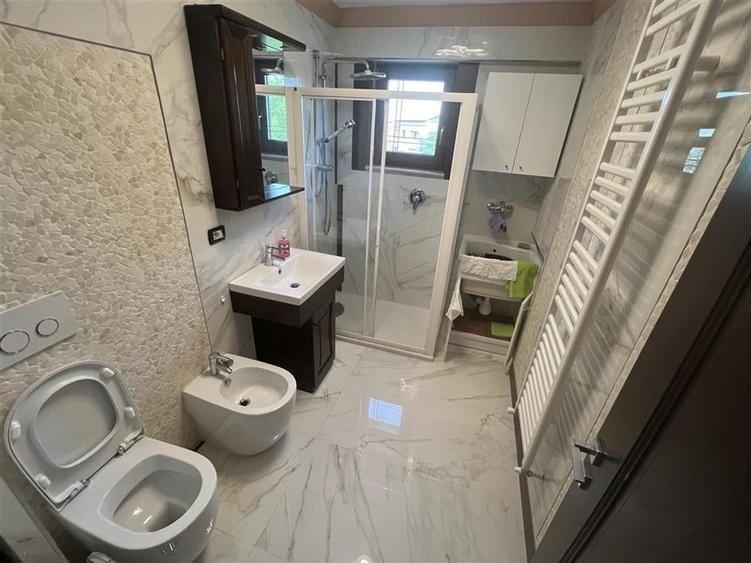 Apartament cu 3 camere decomandat, mobilat în Brăilei