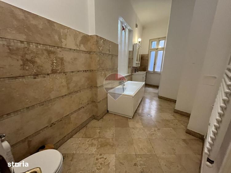 Apartament cu 4 camere în Dacia