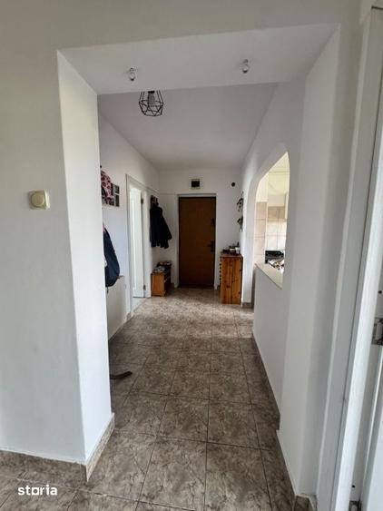 Apartament cu 3 camere decomandat în Săsar