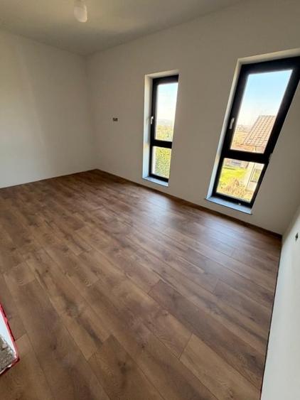 Casă individuală cu 5 camere cu Canalizare în Valea Lupului