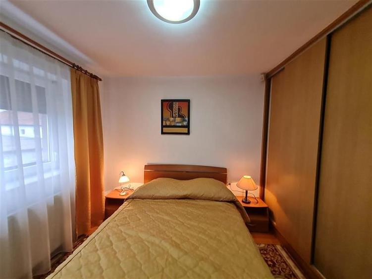 Casă individuală cu 5 camere cu Canalizare în Central