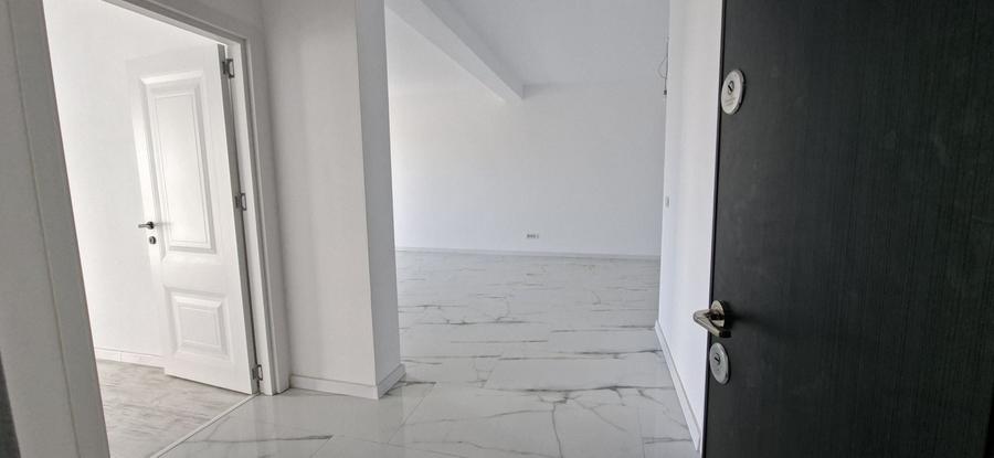 Apartament cu 3 camere semidecomandat în Dumbrăvița